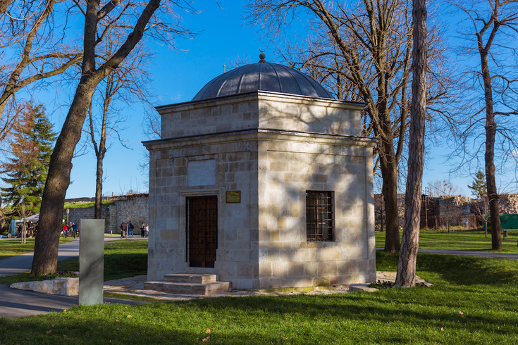 Grobovi na neobičnim mestima u Beogradu - Istorija preko koje svakog dana prolazimo